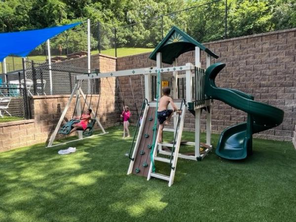 Seven Hills Swim & Tennis Club