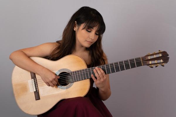 Classical Guitar Lessons in Los Angeles With Stevielyn Munoz