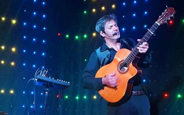 Guitarist Singer Fabian Michique