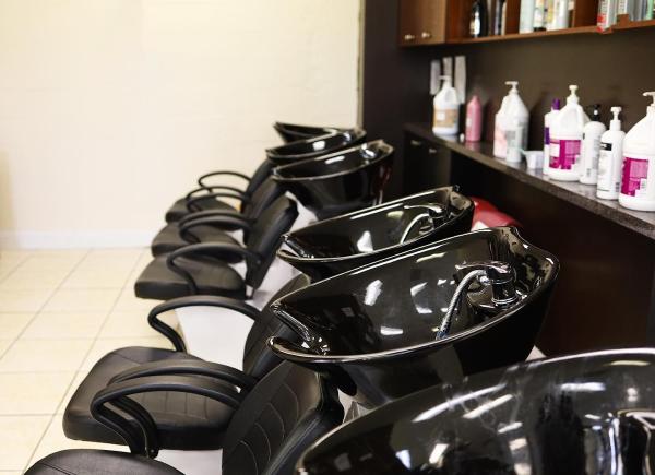 MAK Beauty Institute-Cumming