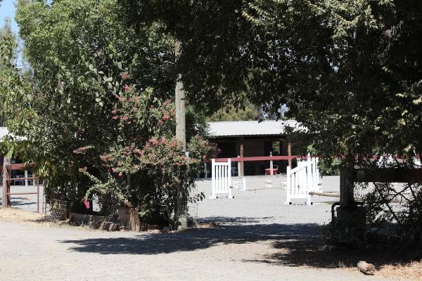 Horsequarters Boarding Stable