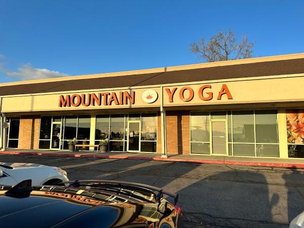 Mountain Yoga Sandy