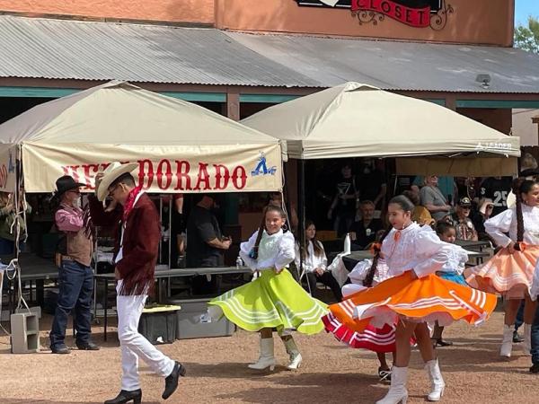 Ballet Folklorico Los Mextucaz