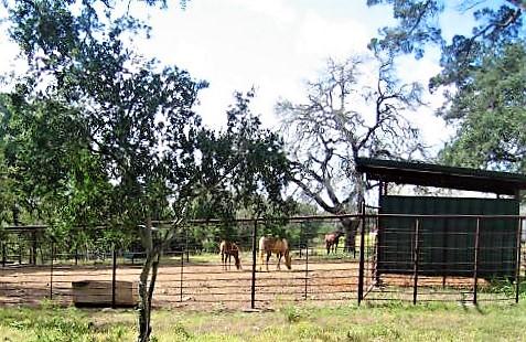 Rock-n-Oaks Stables