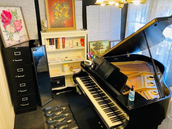 18th Street Piano Studio / 18街钢琴工作室