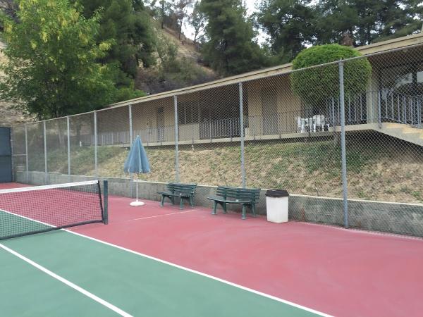 Lake Encino Racquet Club