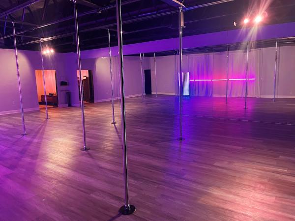 Studio Nightshade Pole Dance