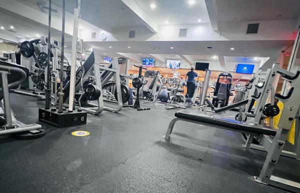 Iron Pump Gym (Flushing)