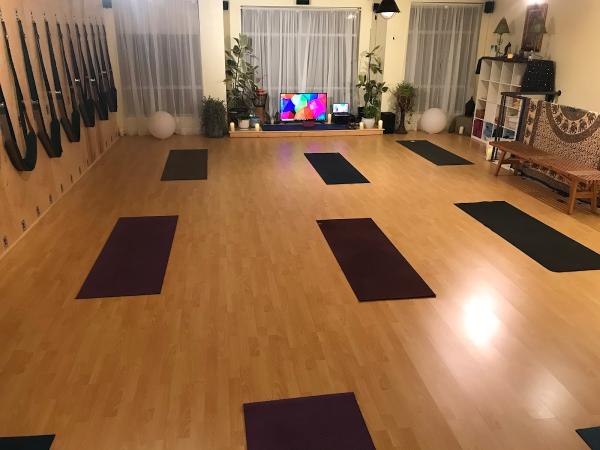 Armando Luna Yoga