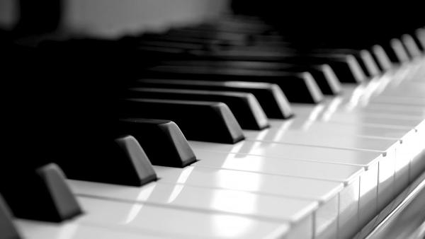 Adaptive Integrated Piano Lessons