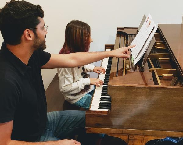 Classi Guitarist Music Lessons